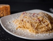 La pasta blanca es una opción de acompañamiento para el platillo principal de la cena de Nochebuena. ESPECIAL/Photo by Zoran Borojevic on Unsplash.