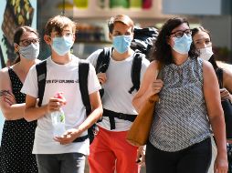 Se seguirá con la aplicación de las medidas preventivas vigentes como el uso de cubrebocas, la aplicación de gel antibacterial, distanciamiento de persona a persona y la toma de temperatura. XINHUA/ARCHIVO