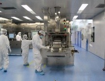 La vacuna de AstraZeneca está basada en un vector adenoviral recombinante que codifica el antígeno de la proteína spike del virus SARS-CoV-2. AFP/Secretaría de Relaciones Exteriores