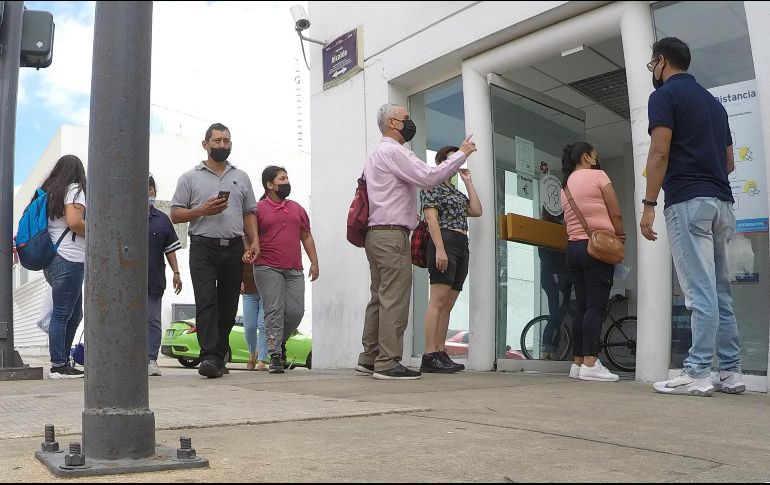 Ante el cierre de los bancos, estarán disponibles los más de 56 mil cajeros automáticos. EL INFORMADOR / ARCHIVO