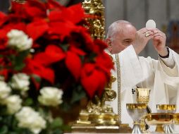 Este 24 de diciembre, el Papa conmemoró el nacimiento de Cristo en la Misa de Gallo, donde llamó a atender a los más desfavorecidos, unidad en la Iglesia y dignidad en el ámbito laboral. EFE / F. Frustraci