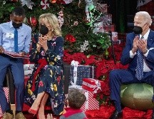Gran Acción. Joe y Jill Biden se dieron cita en un hospital pediátrico y llevaron obsequios. EFE