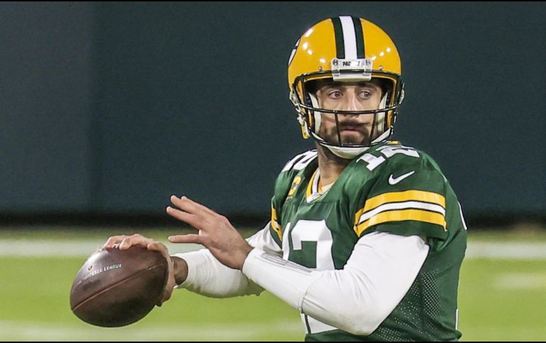 LEGENDARIO. El jugador de los Packers de Green Bay Aaron Rodgers convirtió su pase de anotación número 443. EFE/T. Maury