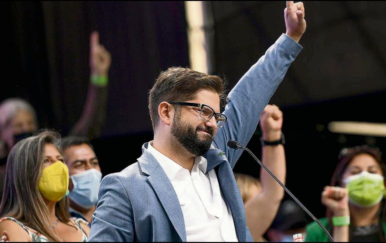 Cambio. El presidente electo de Chile, Gabriel Boric, anunció durante campaña la revisión de los modelos de pensiones que están vigentes en el país. AP