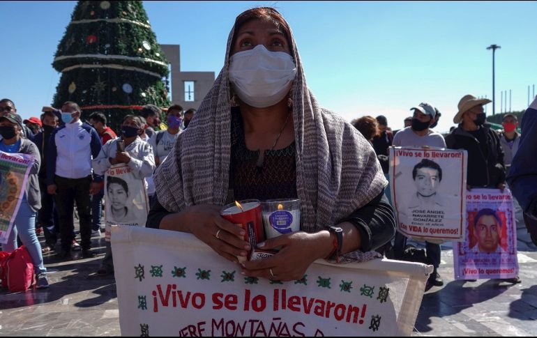 Familiares de los normalistas desaparecidos en Ayotzinapa se manifiestan este domingo a la Basílica de Guadalupe, en Ciudad de México. EFE/M. Hartz