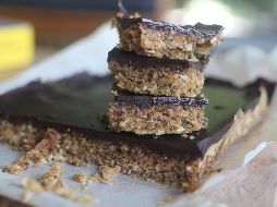 Barritas de avena con crema de cacahuate y chocolate