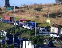 El accidente provoca largas filas en la carretera a Morelia. TWITTER/GobTlajomulco