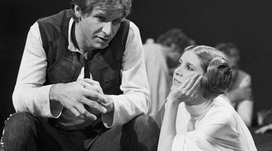 Harrison Ford habla con Carrie Fisher durante la filmación del especial 