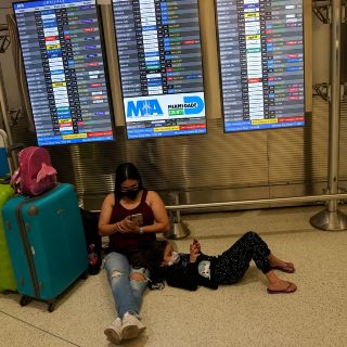 COVID: Estados Unidos reduce los días de cuarentena