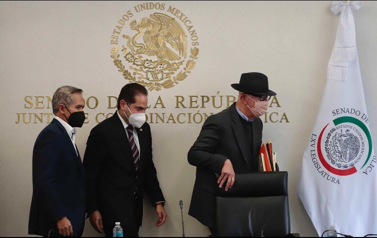 Senadores de Movimiento Ciudadano, entre ellos Dante Delgado (d), han defendido a José Manuel del Río y señalado 