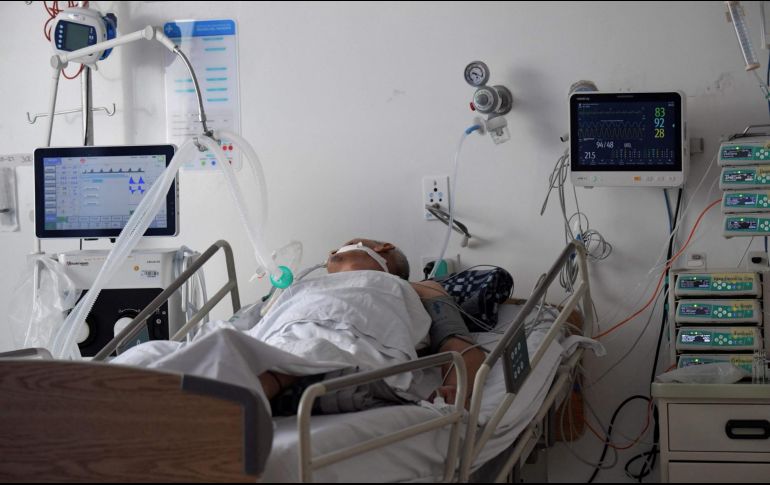La rama europea de la OMS, advirtió este martes que aunque ómicron sea menos grave provocará un gran número de hospitalizaciones. AFP / ARCHIVO