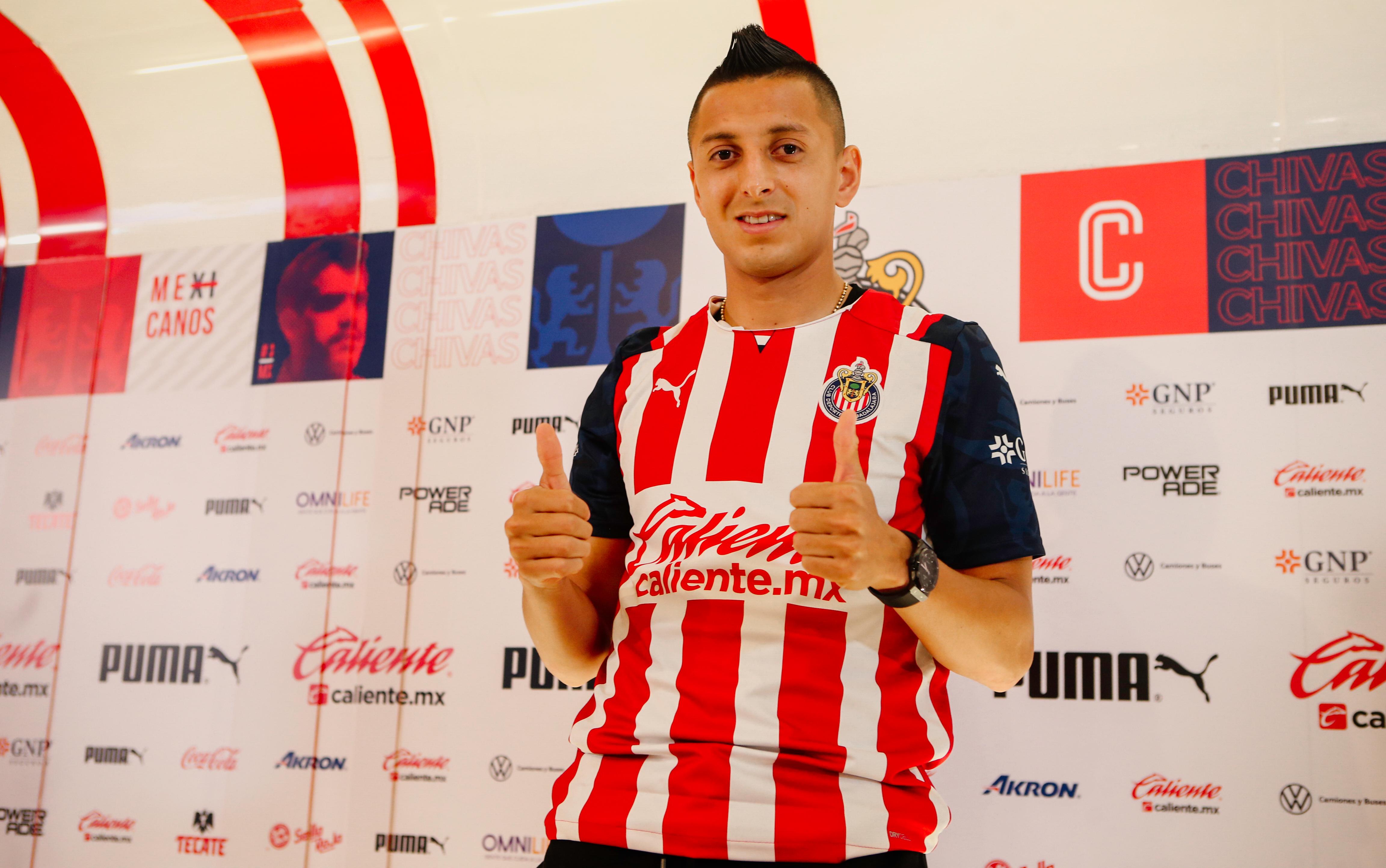 ILUSIONADO. Alvarado se dijo comprometido con el equipo rojiblanco, y no tuvo problema para mencionar a una de las mayores glorias de la institución tapatía. EL INFORMADOR/G. Gallo