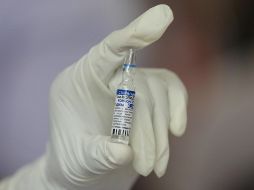 Los creadores de la vacuna rusa defienden que por el momento no hay necesidad de desarrollar un nuevo fármaco para la variante ómicron. EFE / ARCHIVO