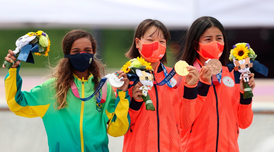 NIÑAS DE ORO. Momiji Nishiya (13 años), la brasileña Rayssa Leal, con la misma edad, y la también nipona Funa Nakayama (16) formaron el podio más joven de la historia. EFE/ARCHIVO