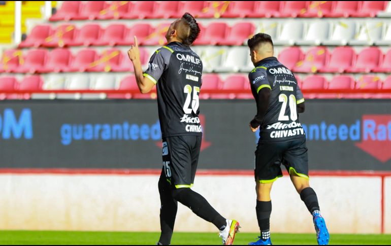 PIE DERECHO. En su primer encuentro con Chivas, Roberto Alvarado marcó su primer gol. IMAGO7