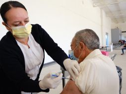 Para recibir la dosis de refuerzo de COVID-19 en la ZMG, es indispensable sacar cita en la plataforma estatal de vacunación. ESPECIAL/SSJ/ARCHIVO