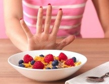 Quienes sufren ortorexia dedican mucho tiempo a informarse sobre las propiedades de los alimentos. GETTY IMAGES