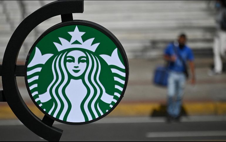 El nuevo local, aunque no pertenece a Starbucks, sí usa su famoso logo e incluso su slogan. AFP / F. Parra