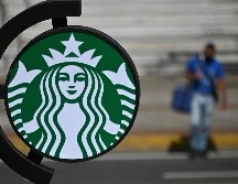 El nuevo local, aunque no pertenece a Starbucks, sí usa su famoso logo e incluso su slogan. AFP / F. Parra