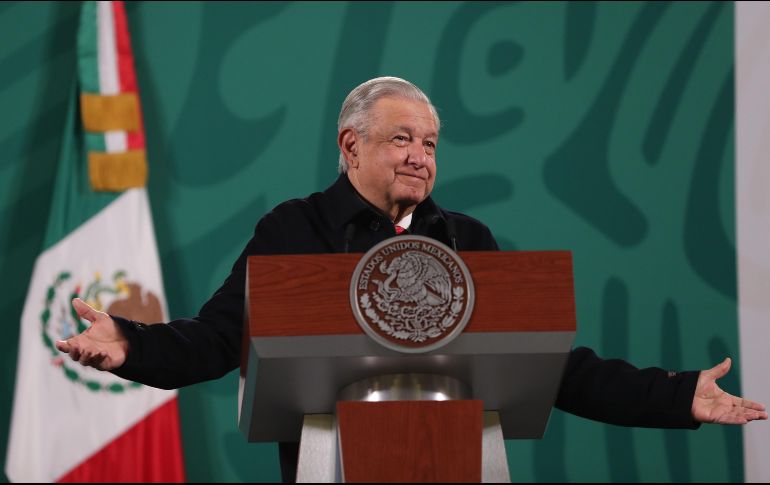 El Presidente López Obrador no toma vacaciones solo descansa el 12 de diciembre, en las fiestas decembrinas y dos días de semana Santa. EFE / S. Gutiérrez