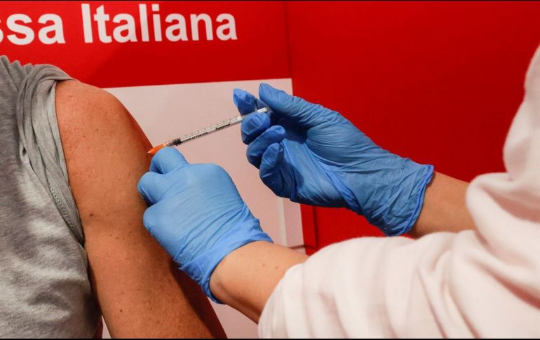 El año 2021 también finaliza con nueve mil 150 millones de vacunas administradas en el mundo. EFE / ARCHIVO