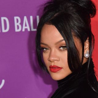 Rihanna da la bienvenida al 2022 con sexy lencería