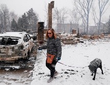 Una de las damnificadas visita las ruinas de su casa, en Luisville, Colorado. AP/B. Peterson