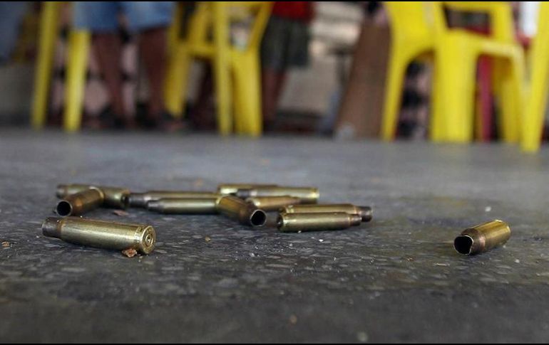 Las balas perdidas por los festejos del Año Nuevo provocaron daños en varias viviendas. EFE/ARCHIVO