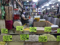 Además del aumento de precios en el consumo, la población resentirá el alza en los impuestos. EFE/S. Gutiérrez