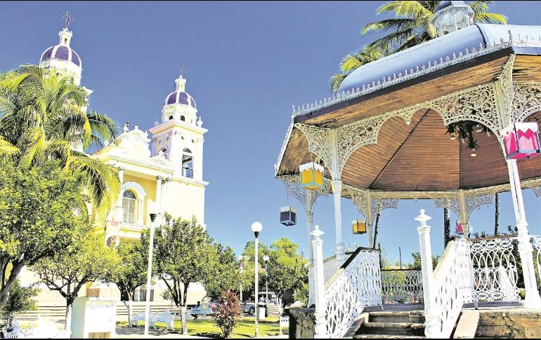 Villa de Álvarez. Su hermoso kiosko y cielos azulados te enamorarán. ESPECIAL