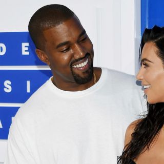 Kanye West disfruta su soltería y sale con Julia Fox