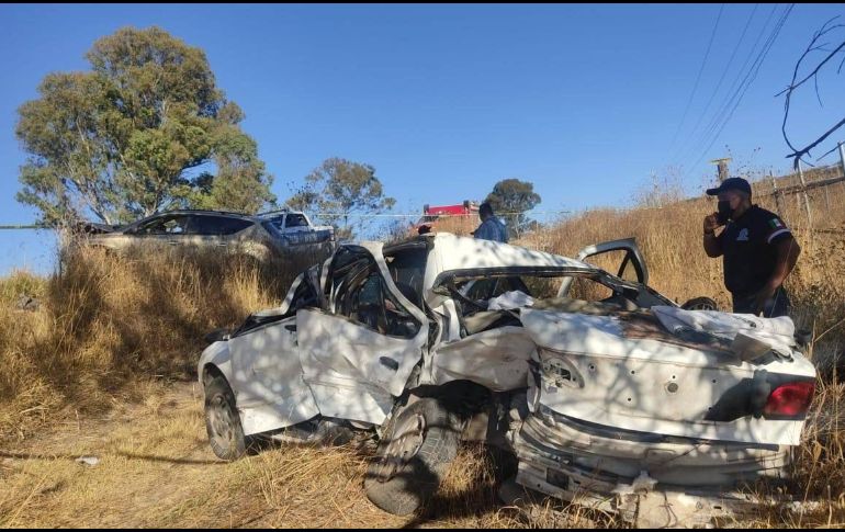 Tras el choque carretero, los vehículos mostraban principalmente los daños en su parte delantera. ESPECIAL/Protección Civil y Bomberos de Jalisco