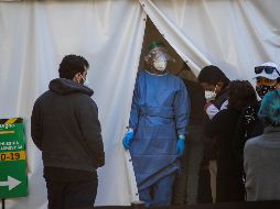 En el último corte emitido por la Secretaría de Salud, México registró 116 nuevas muertes y 10 mil 864 nuevos contagios de COVID. EFE / ARCHIVO