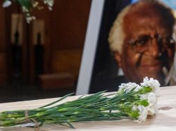 Flores sobre el ataúd del arzobispo Desmond Tutu durante el funeral de Estado, que se llevó a cabo en Ciudad del Cabo, el 1 de enero. REUTERS