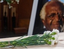 Flores sobre el ataúd del arzobispo Desmond Tutu durante el funeral de Estado, que se llevó a cabo en Ciudad del Cabo, el 1 de enero. REUTERS