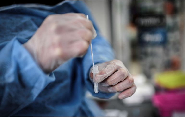 Esta variante contiene 46 mutaciones, es decir todavía más que ómicron, y es una de las dos derivadas de la B.1.640 que se había localizado a finales de septiembre en la República del Congo. AFP / S. De Sakutin