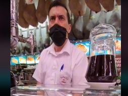 El usuario de la plataforma de videos cortos @peparrieta, decidió jugarle una broma a un comerciante español. ESPECIAL / TikTok