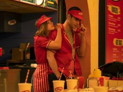 La novela “A través de mi ventana” está editada en España por Random House. CORTESÍA / Netflix