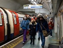 Europa ha registrado más de cien millones de casos de COVID desde el inicio de la pandemia, y más de cinco millones de casos nuevos en la última semana de 2021. EFE / V. Flores