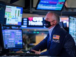 La subida en el rendimiento de la deuda pública, provocada por las ventas de bonos, benefició a las acciones de la gran banca y perjudicó a firmas como Tesla. AP/C. Crow