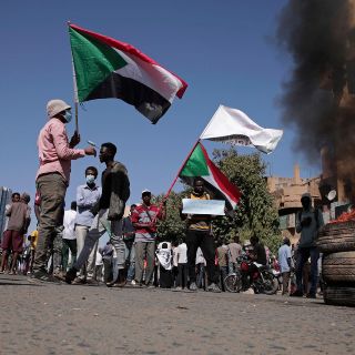 Sudán: Estallan enfrentamientos en Jartum tras renuncia del primer ministro