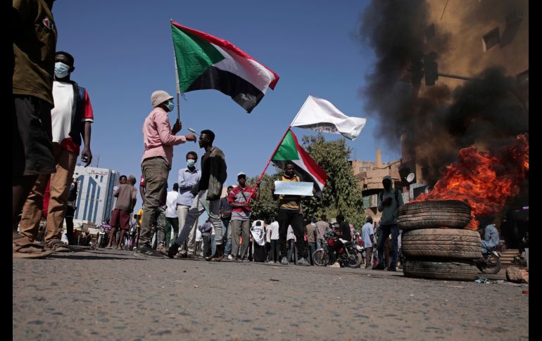 La represión militar en Sudán hasta ahora ha dejado al menos 57 muertos y centenares de heridos. AP/M. Ali
