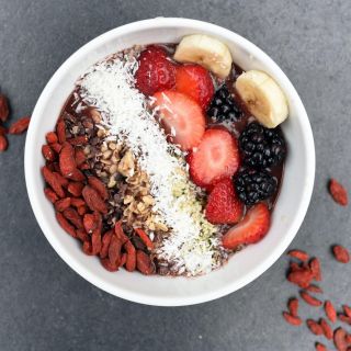 Empieza tu día con un "bowl" de frutos rojos