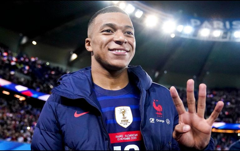 Deseado. El astro francés puede salir libre en el mercado de verano, sin embargo, el Madrid estaría insistiendo en tenerlo este mismo mes. @kmbappe