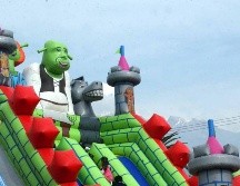 Autoridades dijeron que la niña de ocho años murió tras las lesiones que sufrió después de que fuertes vientos levantaran el castillo inflable durante una feria ubicada al este de España. NTX / ARCHIVO
