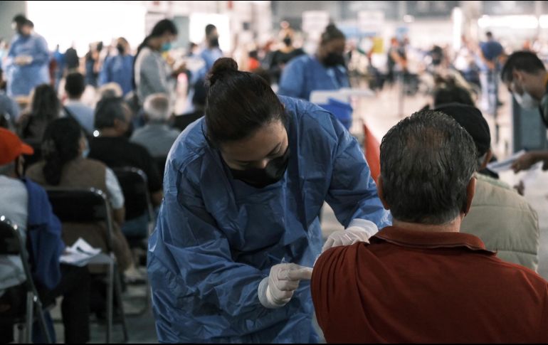Para recibir la dosis de refuerzo de COVID-19 en la ZMG, es indispensable sacar cita en la plataforma estatal de vacunación. ESPECIAL/SSJ/ARCHIVO