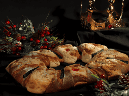 Con todos los elementos tradicionales. La rosca enamora a la vista y no se diga al paladar, ya sea con su receta tradicional o las más recientes. Cortesía/ Panadería Magallanes