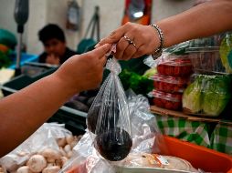 AMLO comenta que el alza de la inflación no es un tema particular de México, sino que se trata de un fenómeno de carácter mundial y depende de factores externos. AFP / ARCHIVO