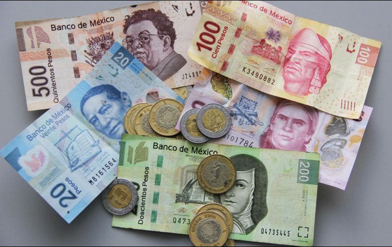 AMLO señaló que, al comparar el comportamiento del peso con otras monedas, solo el franco suizo, la libra esterlina, el dólar canadiense, y otras se han apreciado más que el peso mexicano. EL INFORMADOR / ARCHIVO