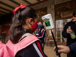 A pesar del incremento de casos de COVID-19 la vuelta a clases presenciales para el 17 de enero sigue en pie, afirma el gobernador de Jalisco. EFE / ARCHIVO